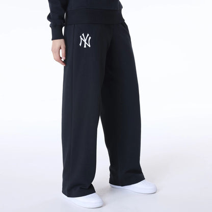 The Female model is wearing New York Yankees Womens MLB League Essential Black Fleece Joggers 4