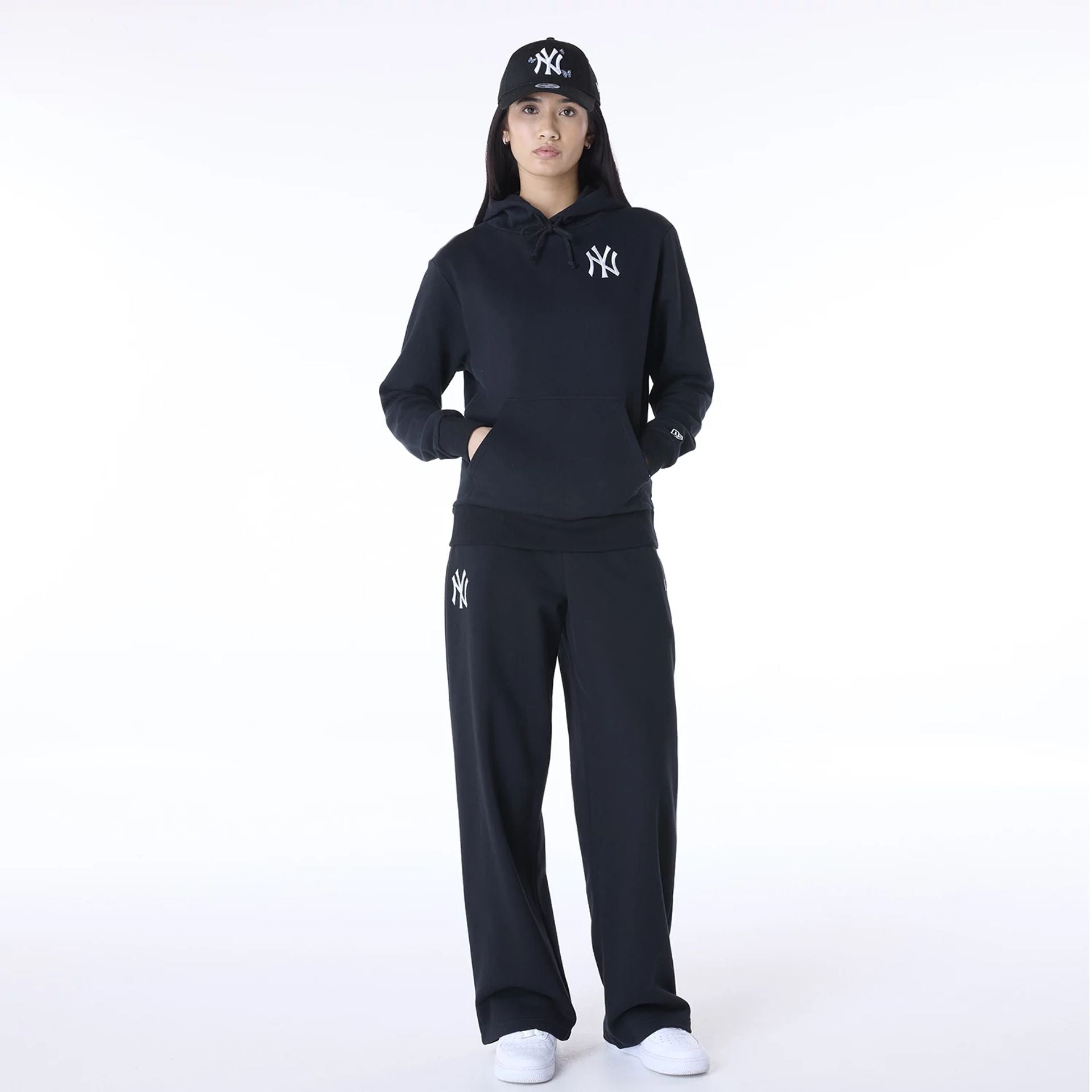 The Female model is wearing New York Yankees Womens MLB League Essential Black Fleece Joggers 8