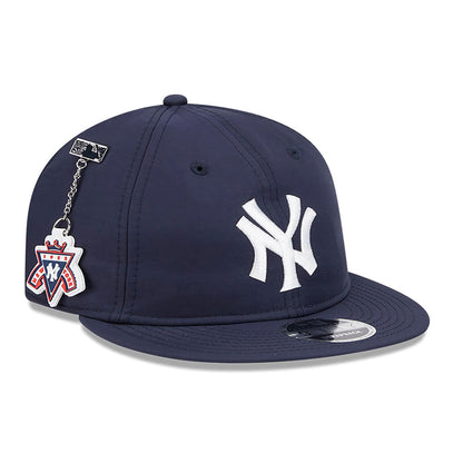 This is a New York Yankees Team Colour Navy Retro Crown 9FIFTY Clipback Cap 1