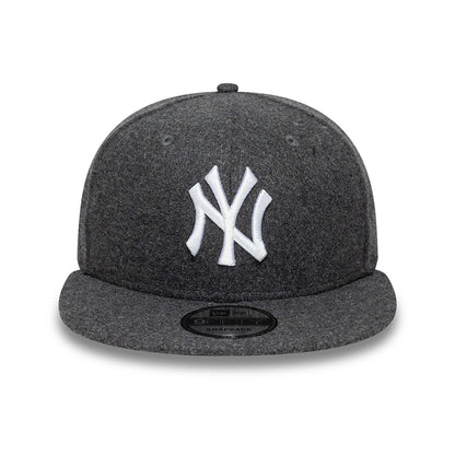 This is a New York Yankees Melton Patch Grey 9FIFTY Snapback Adjustable Cap 2