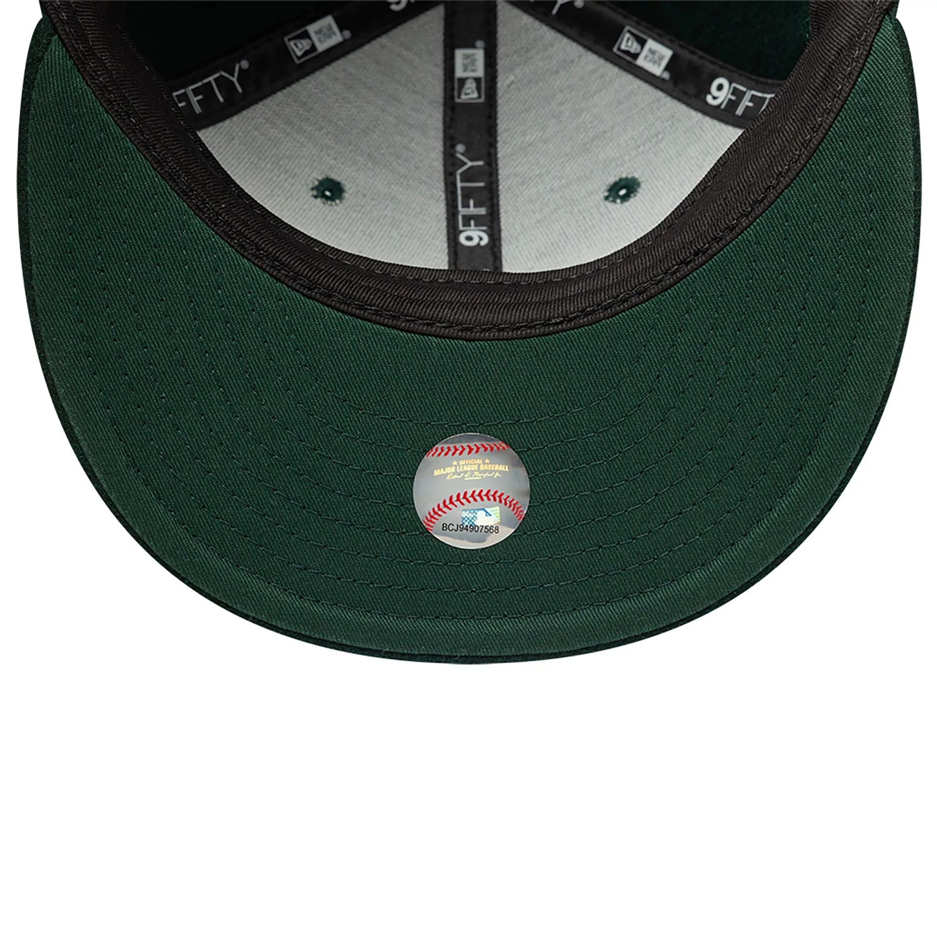 This is a New York Yankees Melton Patch Dark Green 9FIFTY Snapback Adjustable Cap 5