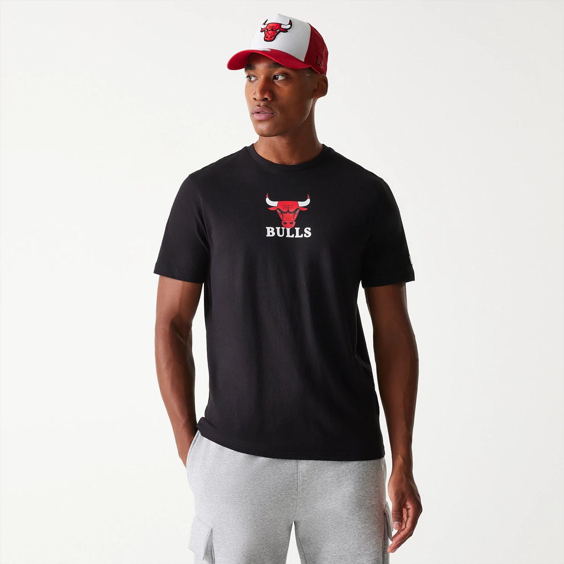 The Male model is wearing Chicago Bulls NBA Black T-Shirt 1