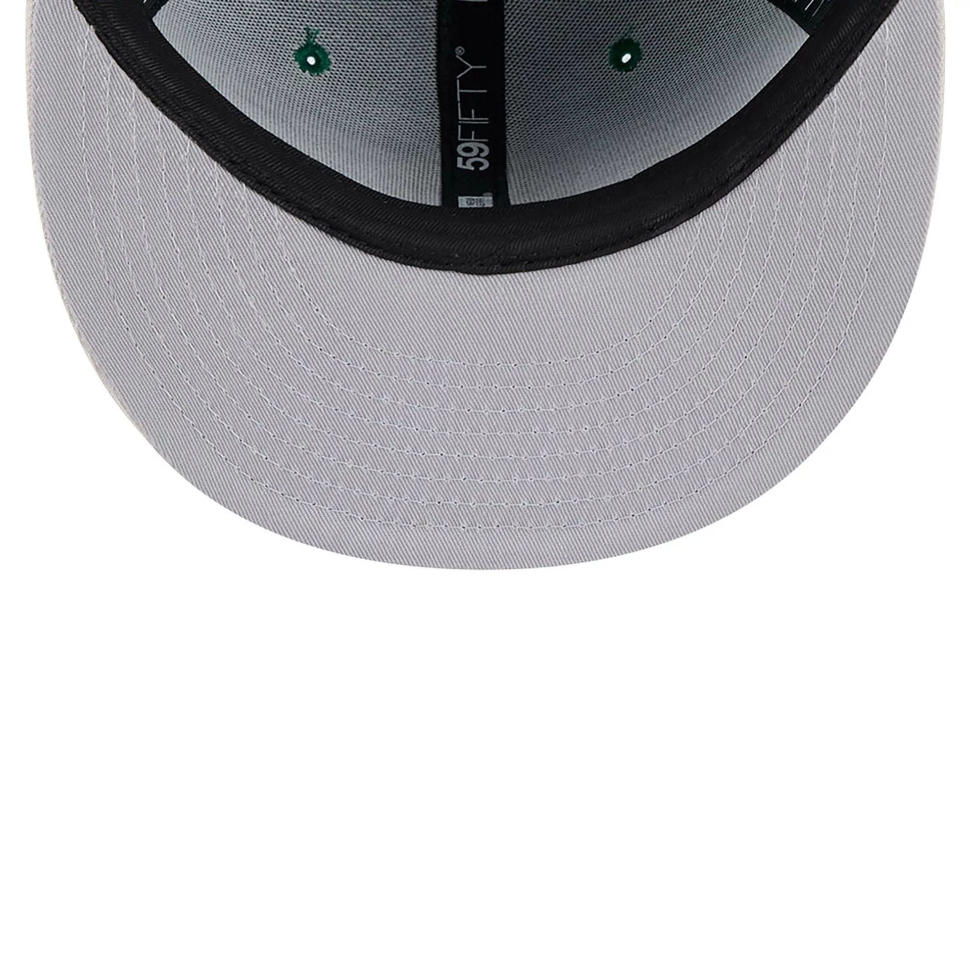 This is a New York Yankees Novelty Holly Green 59FIFTY Fitted Cap 2