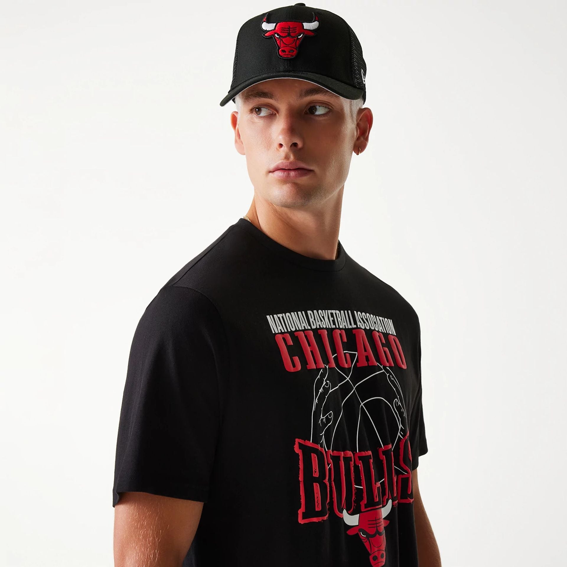 The Male model is wearing Chicago Bulls NBA Wordmark Black T-Shirt 4