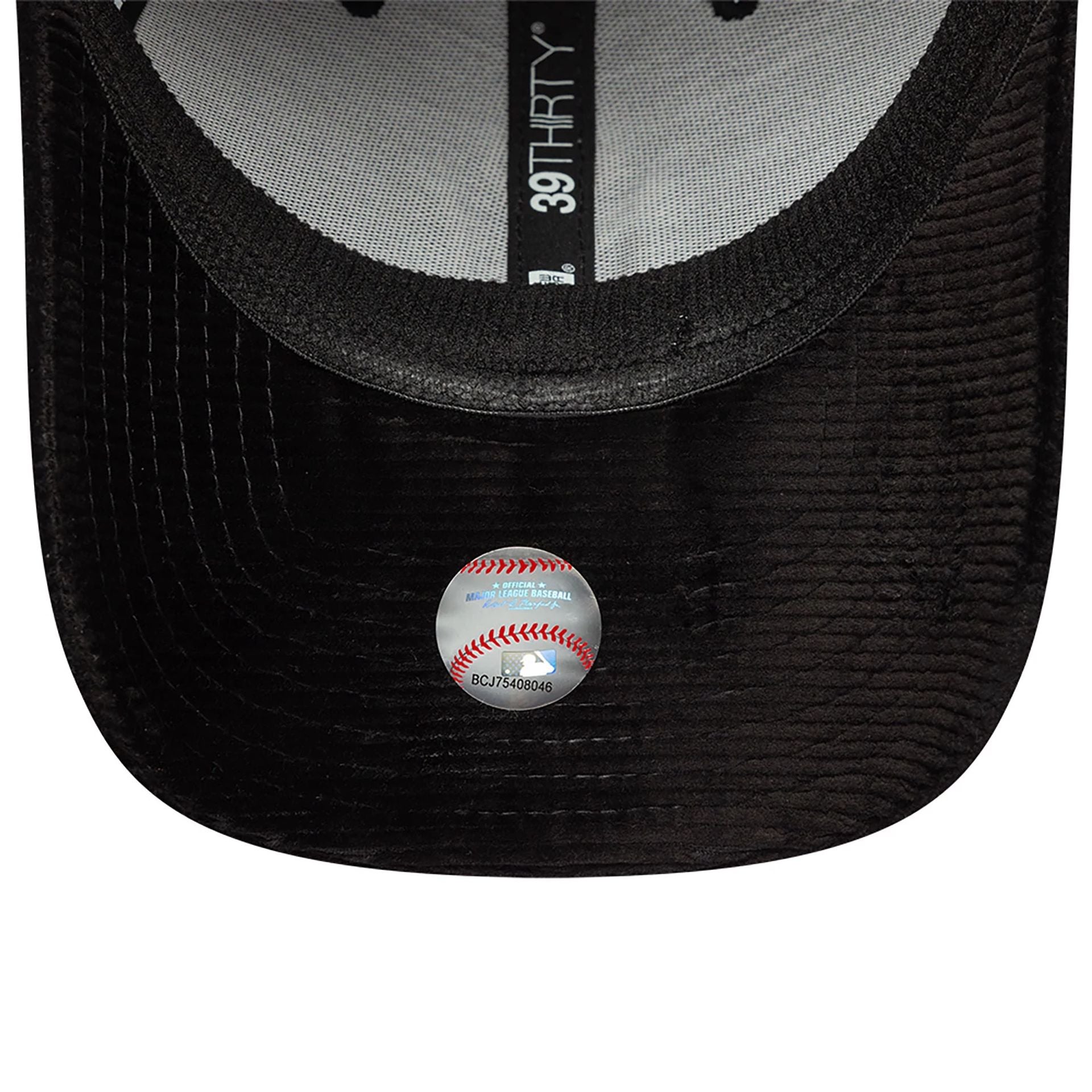 This is a New York Yankees MLB Cord Black 39THIRTY Stretch Fit Cap 4