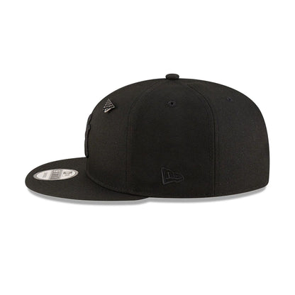 This is a New York Yankees Paper Planes x MLB Black 9FIFTY Snapback Cap 7