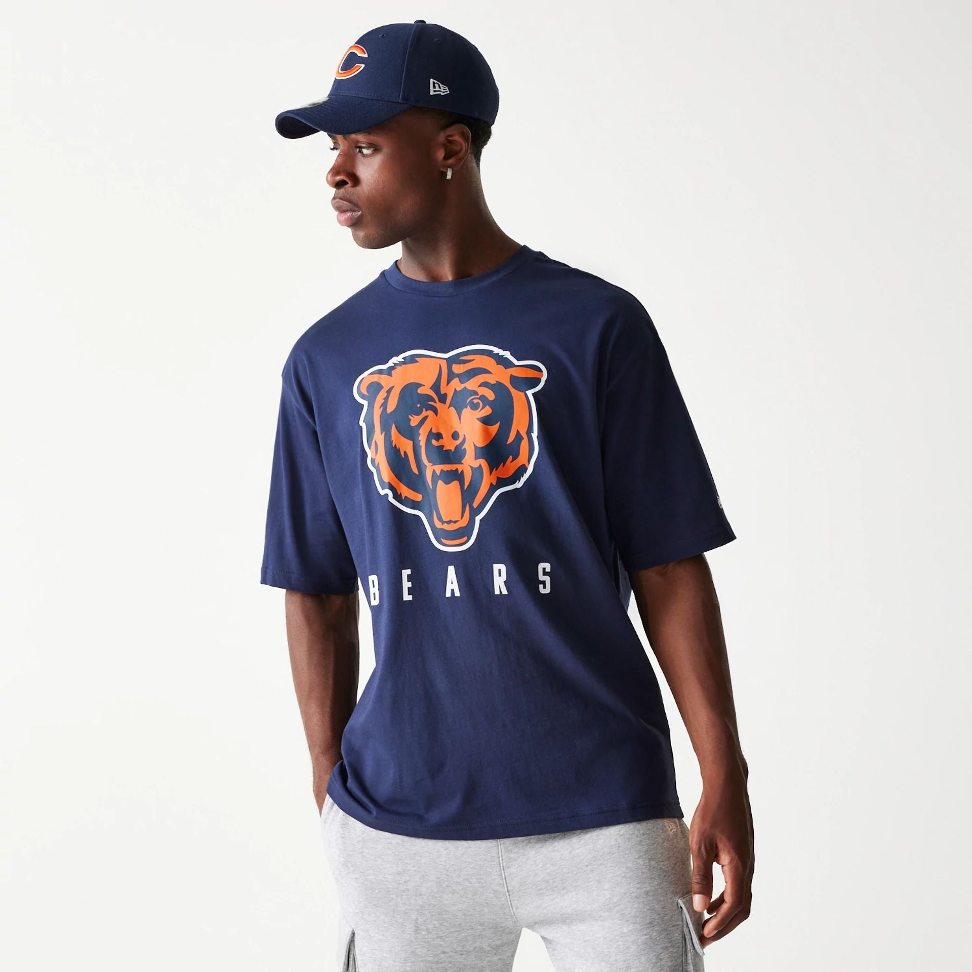 The Male model is wearing Chicago Bears NFL Games Slogan Navy Oversized T-Shirt 1