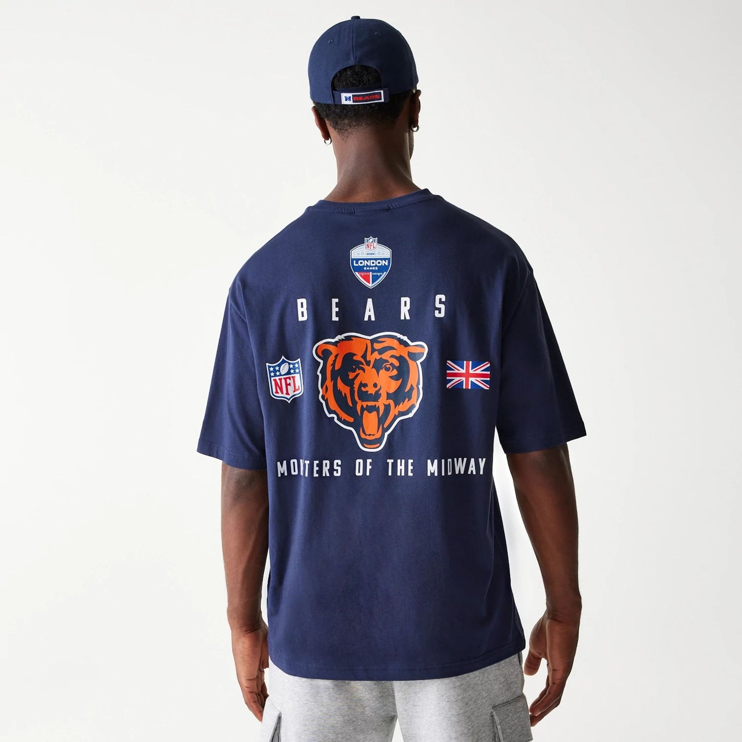 The Male model is wearing Chicago Bears NFL Games Slogan Navy Oversized T-Shirt 7