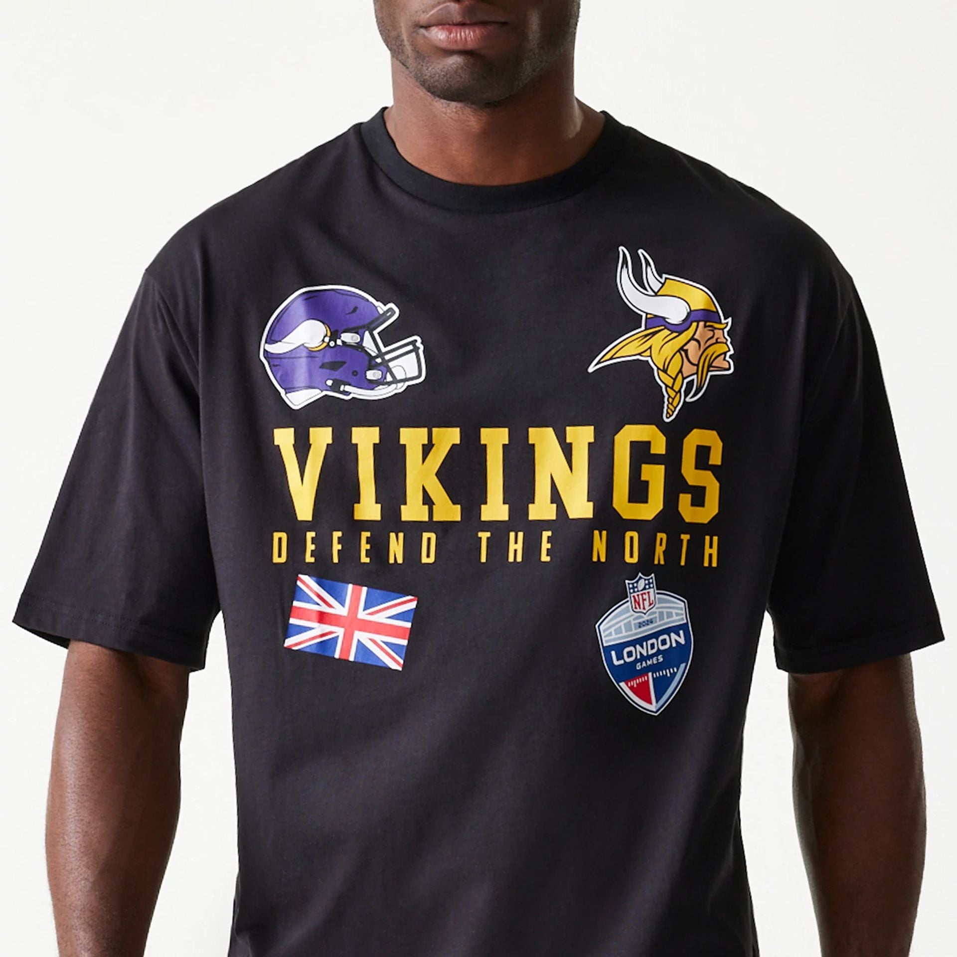 The Male model is wearing Minnesota Vikings NFL Games Collegiate Black Oversized T-Shirt 2