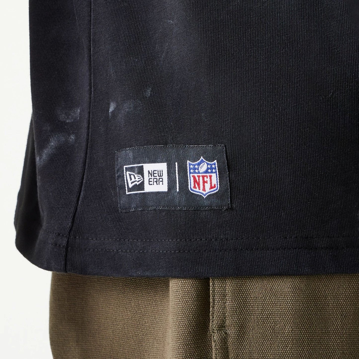 The Male model is wearing New York Giants NFL Games Premium Apparel Black Oversized T-Shirt 3