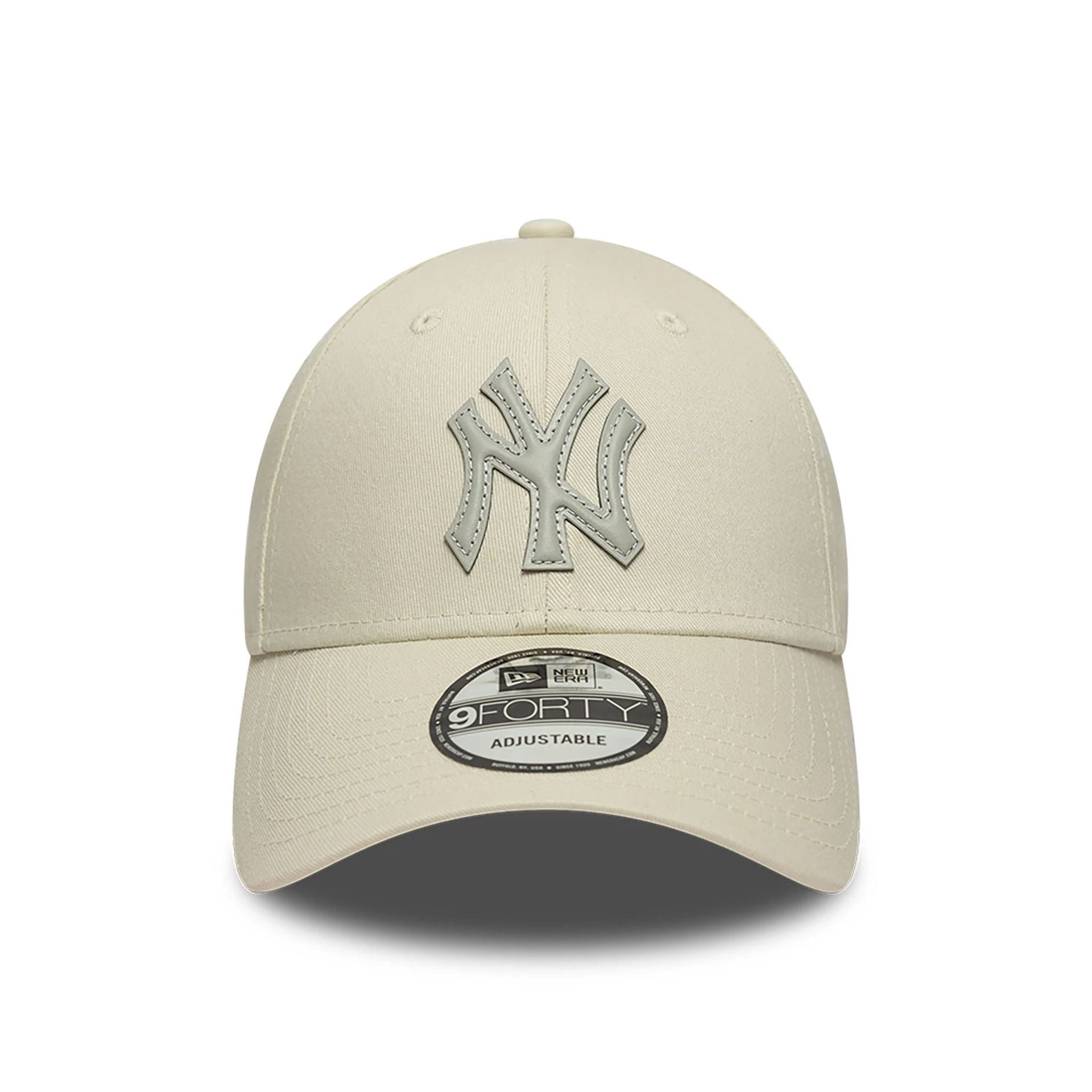 This is a New York Yankees Applique Logo Cream 9FORTY Adjustable Cap 2