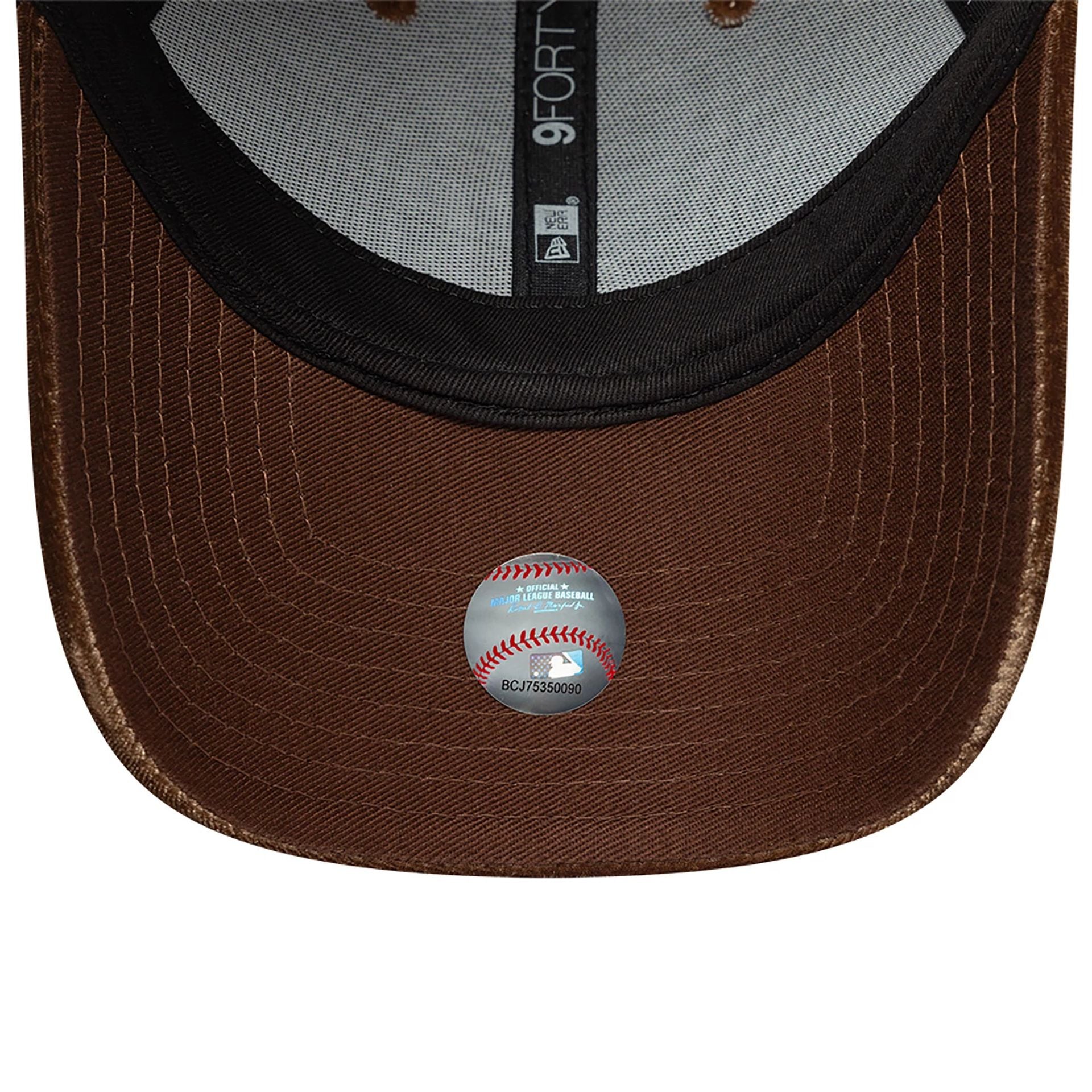 This is a Atlanta Braves Tonal Velvet Pastel Brown 9FORTY Adjustable Cap 7