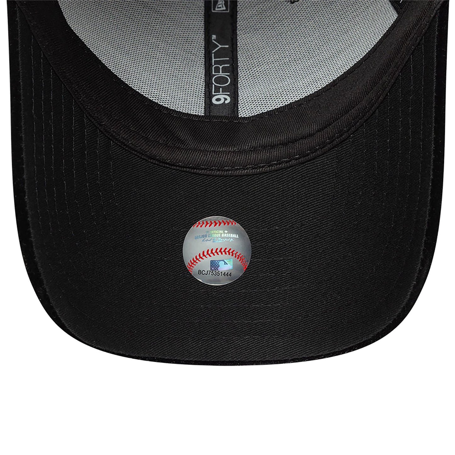 This is a Chicago White Sox Tonal Velvet Black 9FORTY Adjustable Cap 5