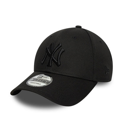 This is a New York Yankees Satin Lined Black 9FORTY Adjustable Cap 1