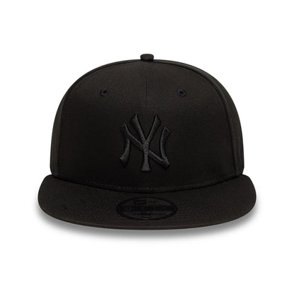 This is a New York Yankees Satin Lined Black 9FIFTY Snapback Adjustable Cap 2