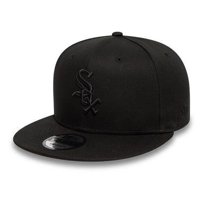 This is a Chicago White Sox Satin Lined Black 9FIFTY Snapback Adjustable Cap 1