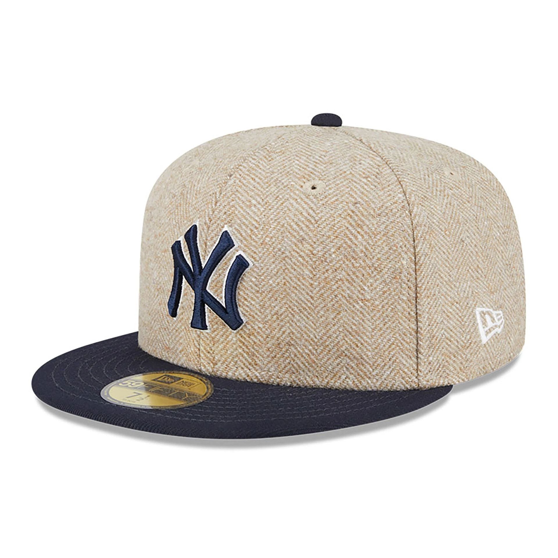 This is a New York Yankees Herringbone Moon® Cream 59FIFTY Fitted Cap 4