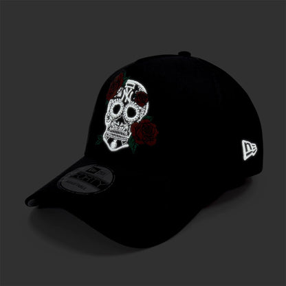 This is a New York Yankees Glow In The Dark Sugar Skull Black 9FORTY E-Frame Adjustable Cap 6