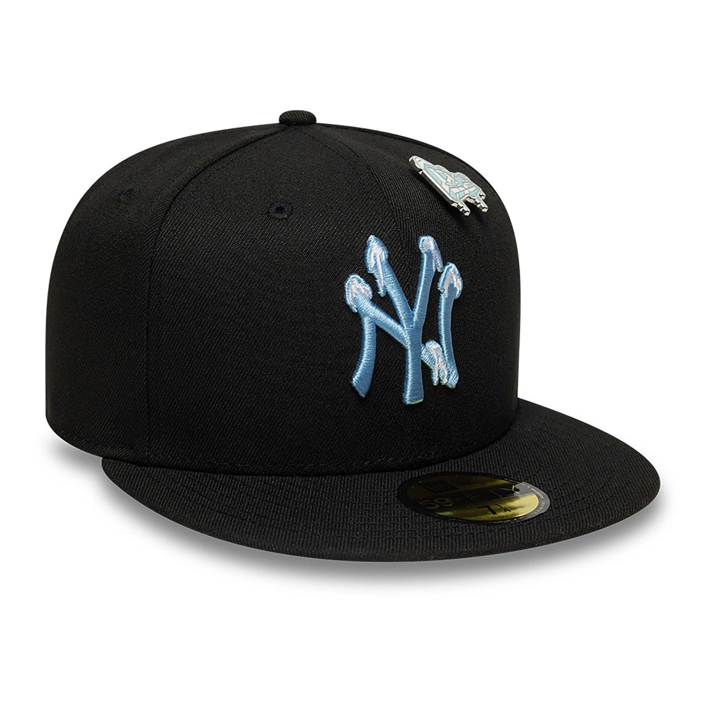 This is a New York Yankees Snowday Black 59FIFTY Fitted Cap 4