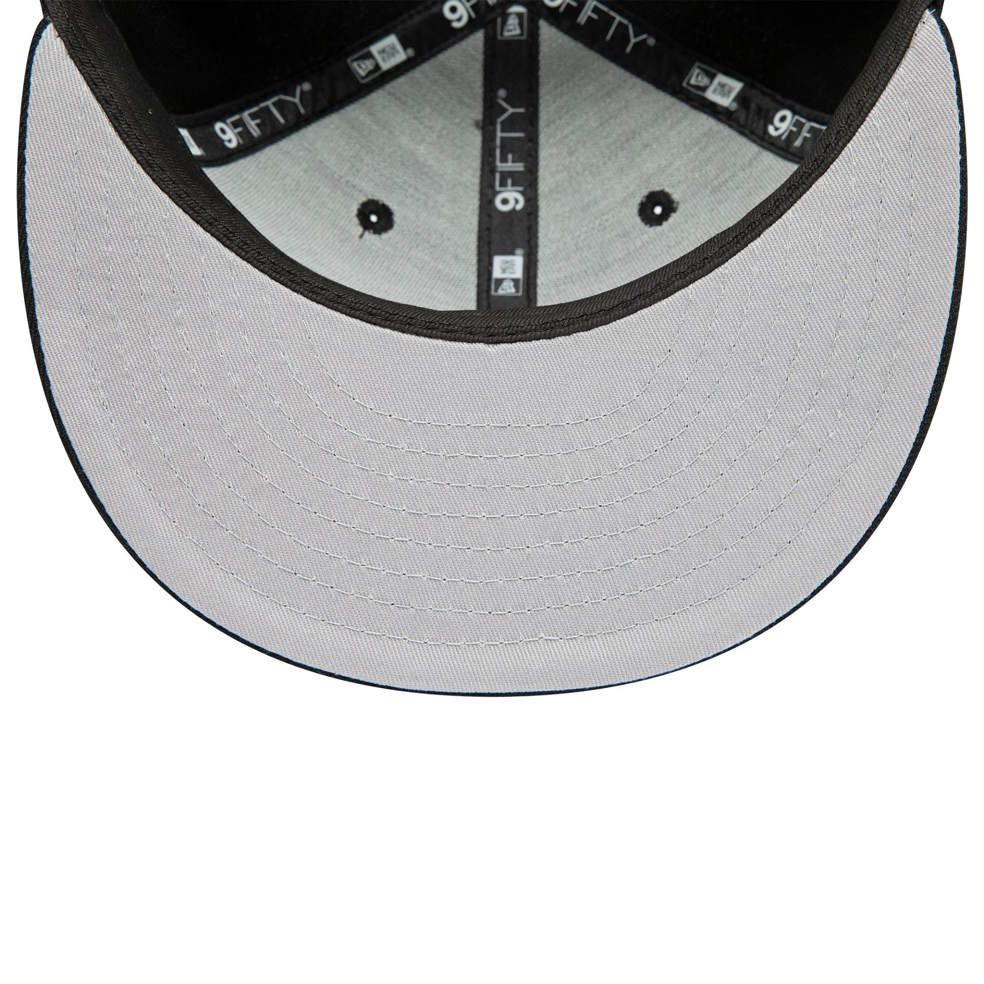 This is a Chicago White Sox MLB Black 9FIFTY Snapback Cap 2