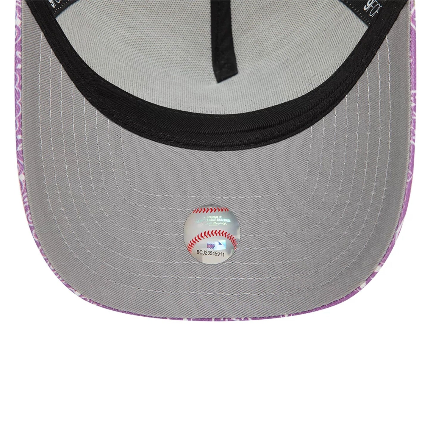 This is a Atlanta Braves Pastel Paisley Light Beige 9FORTY A-Frame Adjustable Cap 2