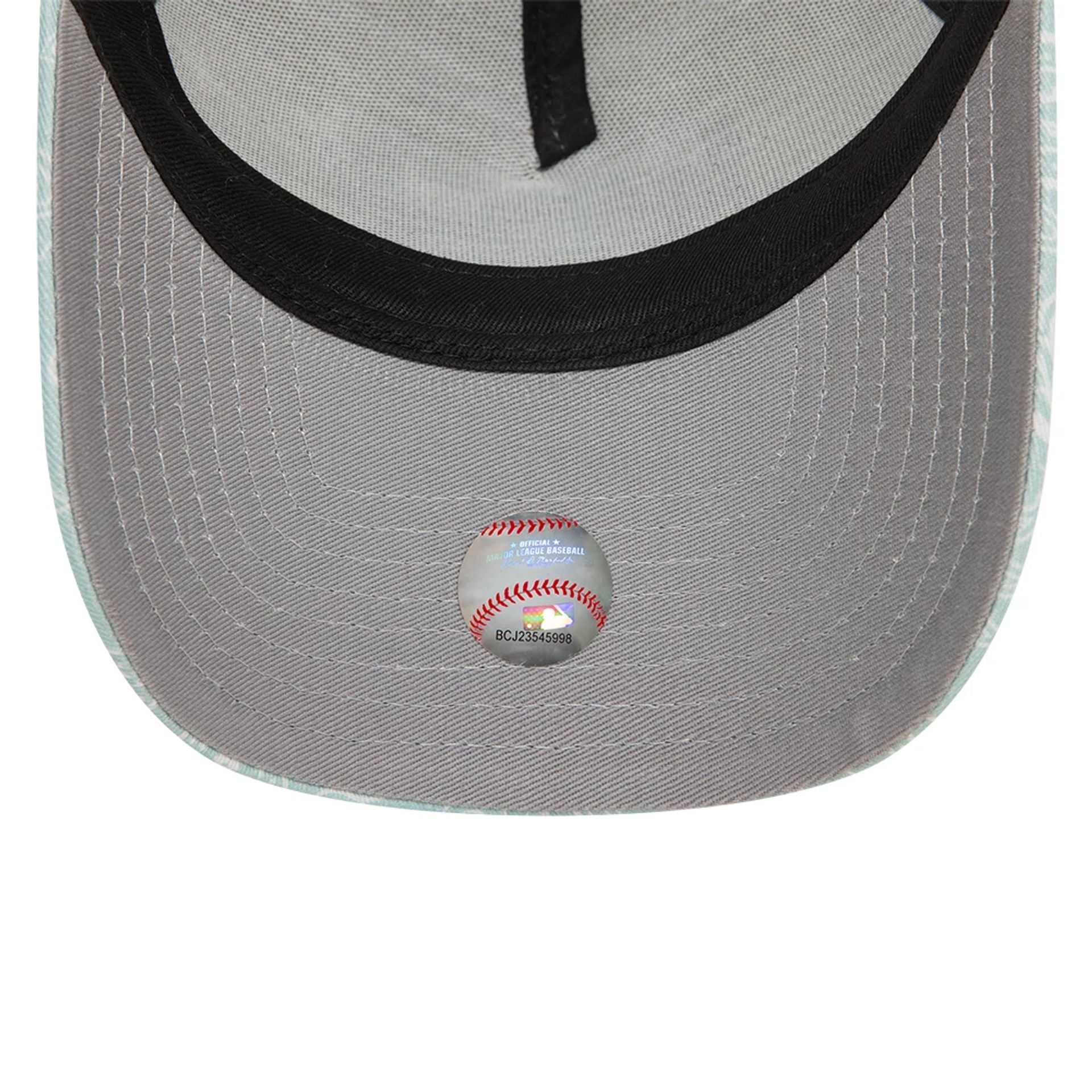 This is a Boston Red Sox Pastel Paisley Light Beige 9FORTY A-Frame Adjustable Cap 2