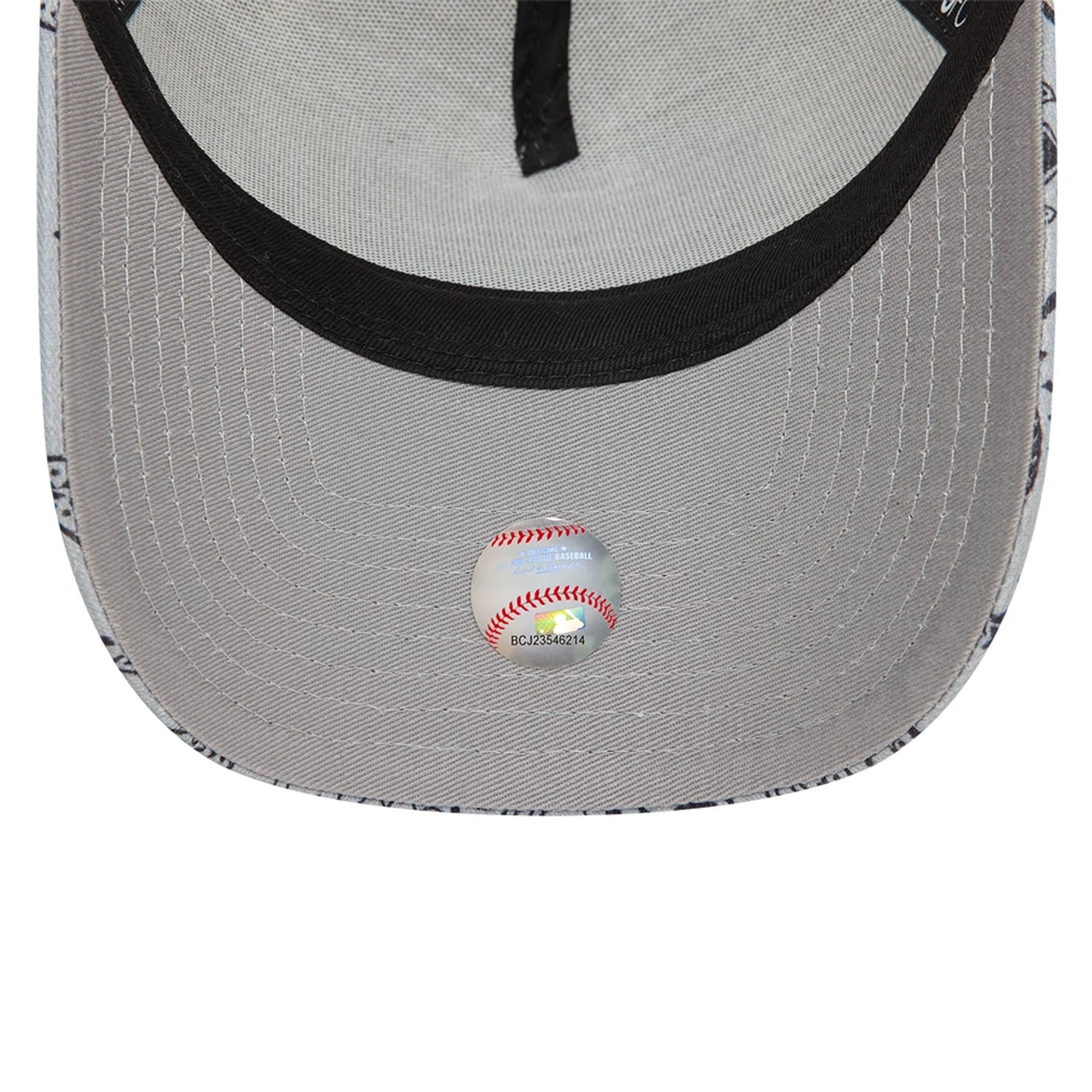 This is a Chicago White Sox Pastel Paisley Light Beige 9FORTY A-Frame Adjustable Cap 2