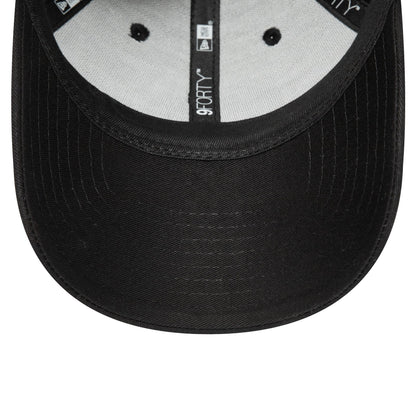 This is a New York Yankees Essential Black 9FORTY Cap 5