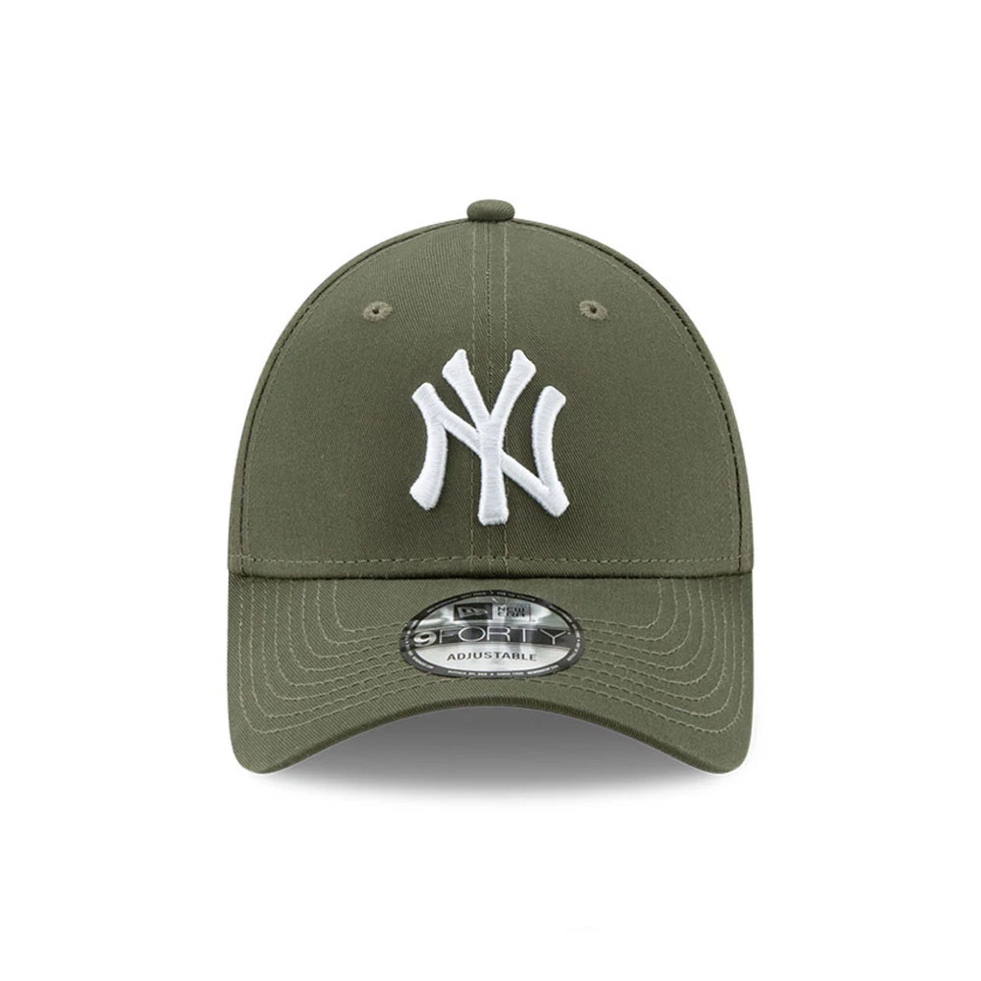 This is a New York Yankees Essential Green 9FORTY Cap 2