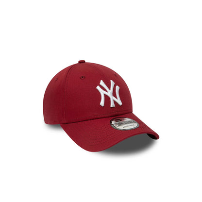 This is a New York Yankees Essential Red 9FORTY Cap 4