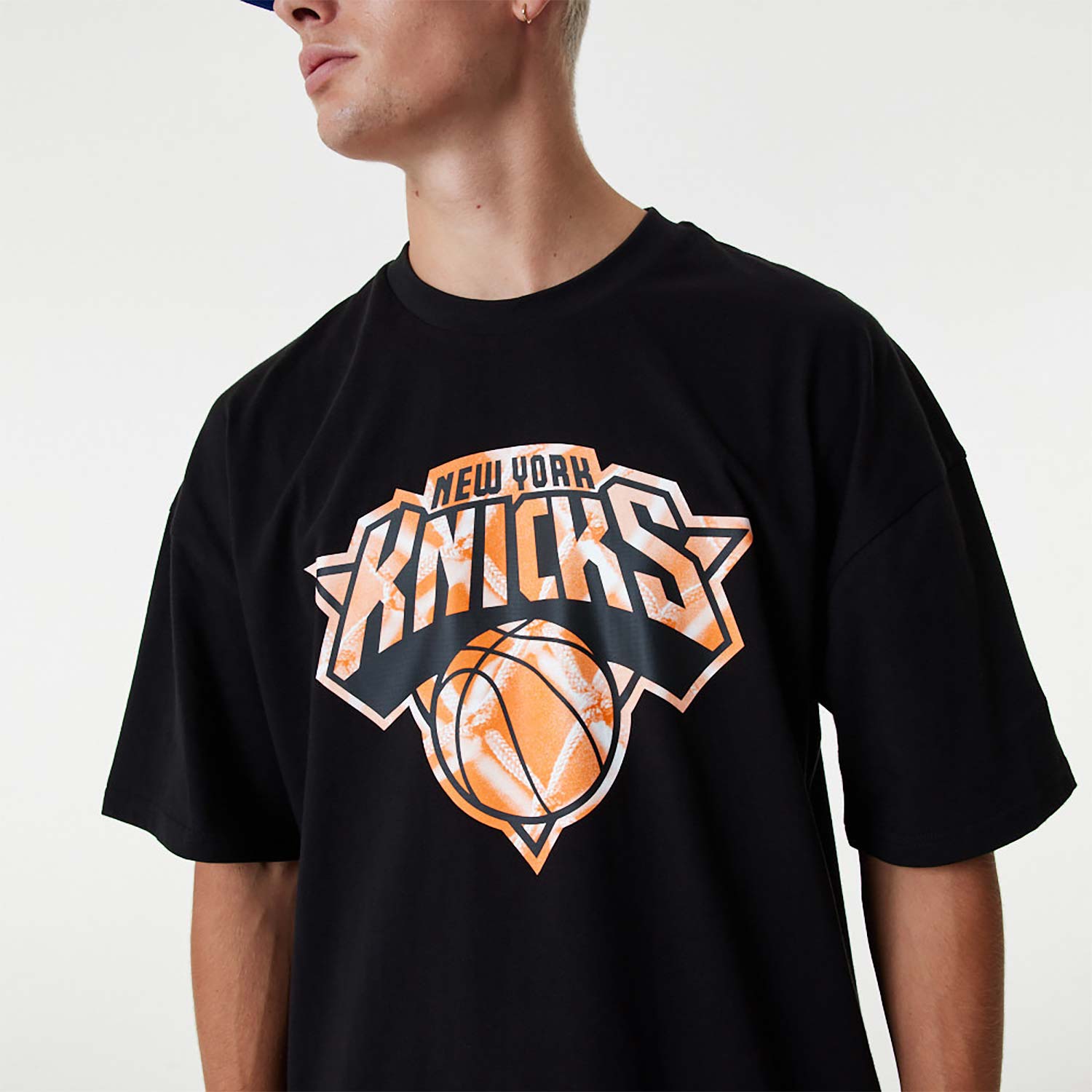 New York Knicks NBA Infill Logo Black Oversized T-Shirt