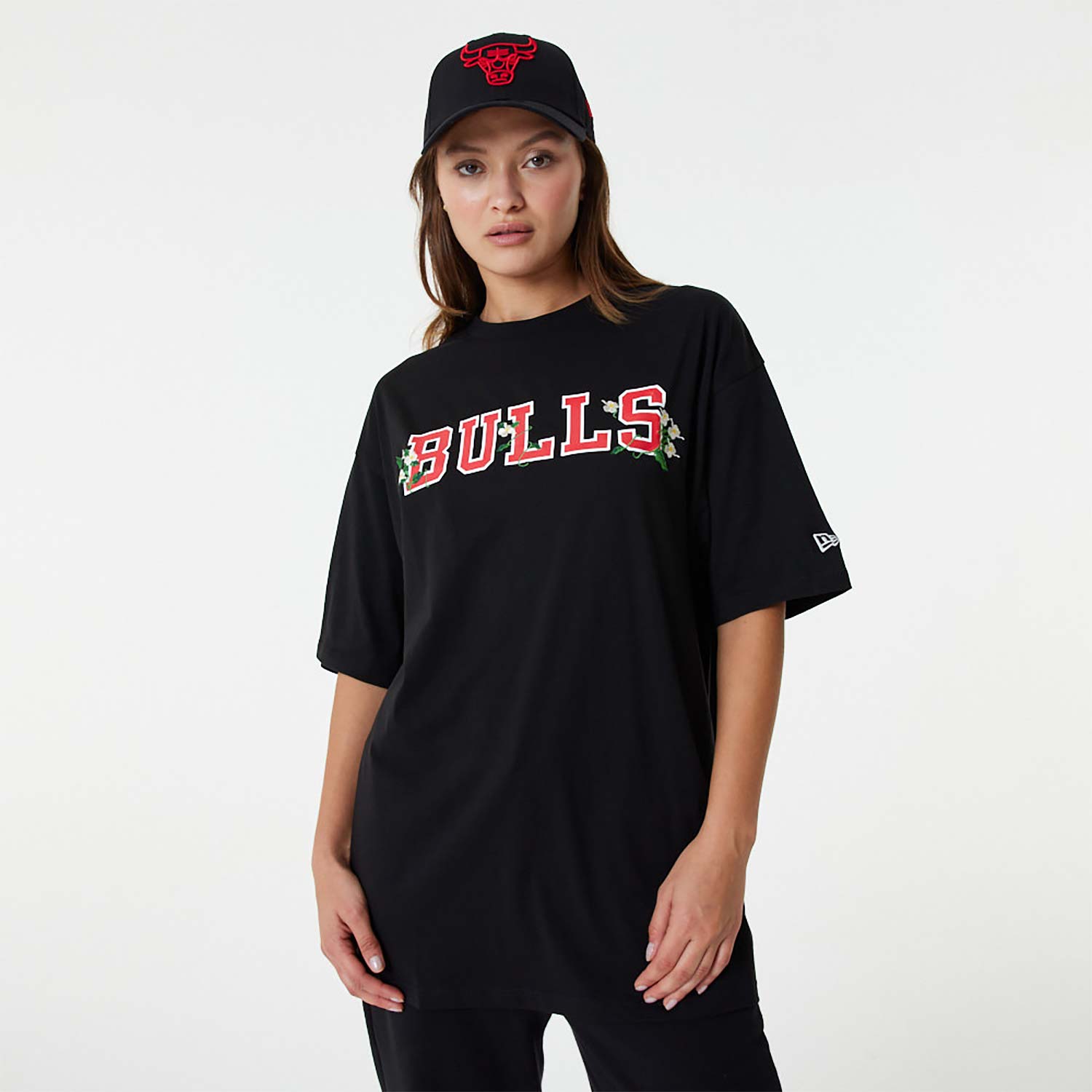 Chicago Bulls NBA Floral Graphic Black Oversized T-Shirt