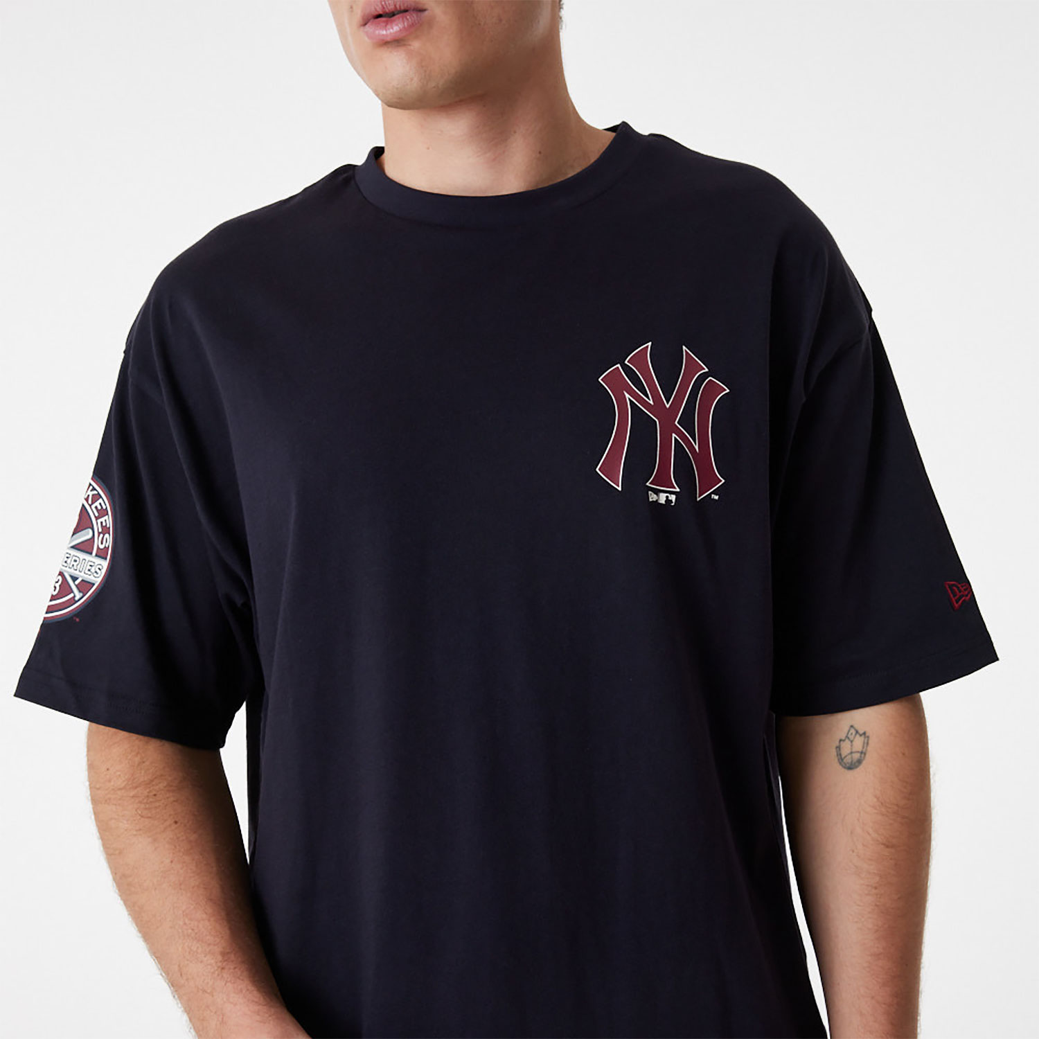 New York Yankees MLB Large Logo Oversized Navy T-Shirt