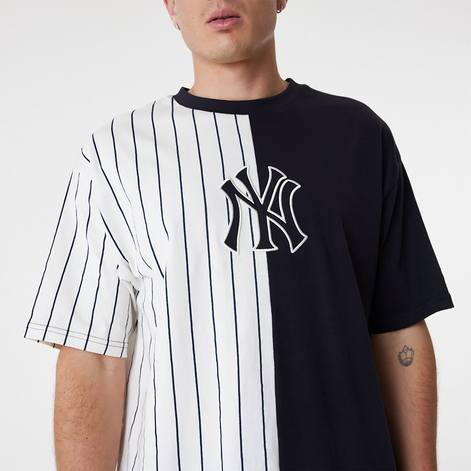 New York Yankees MLB Fish Graphic Oversized Black T-Shirt