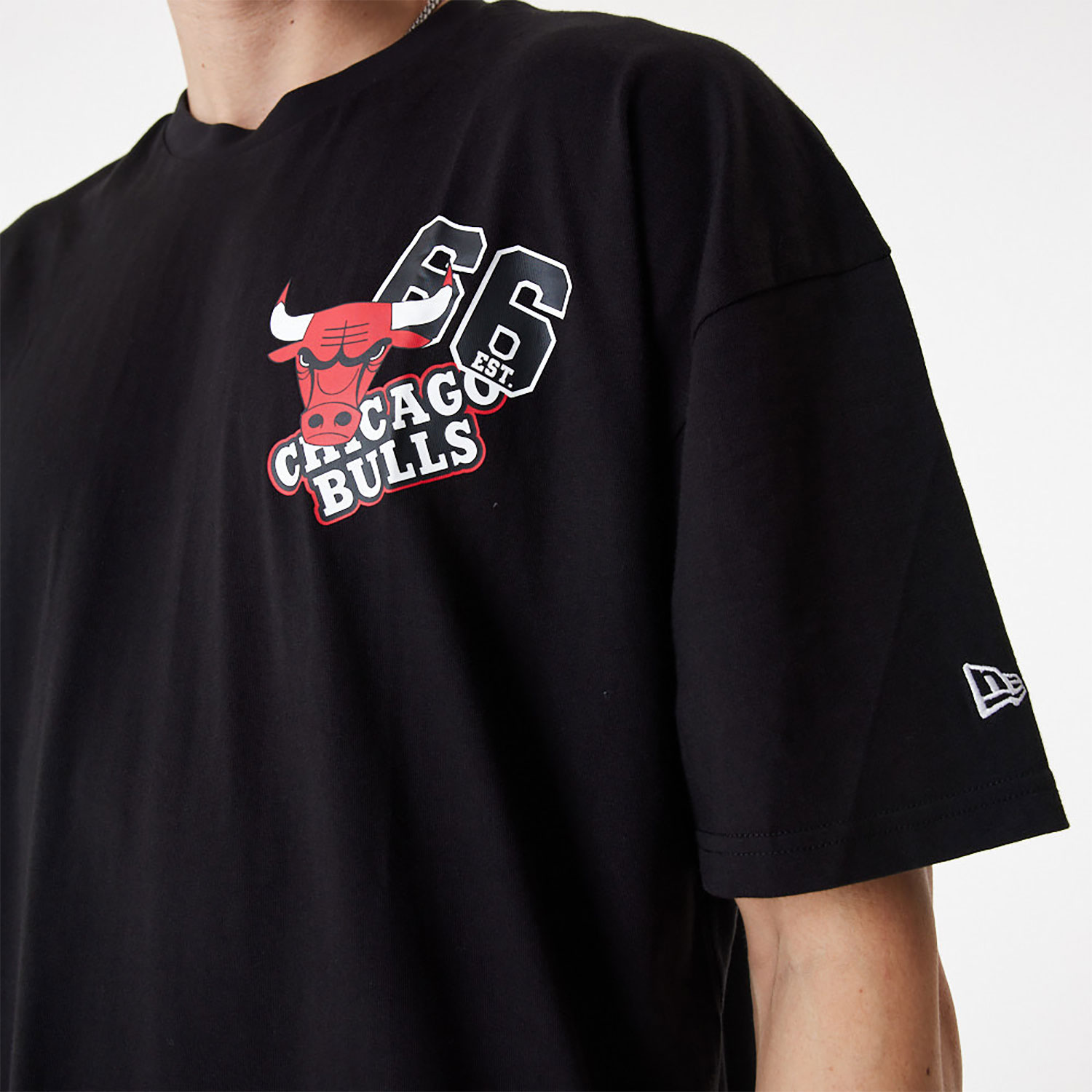 Chicago Bulls NBA Arch Wordmark Black Oversized T-Shirt