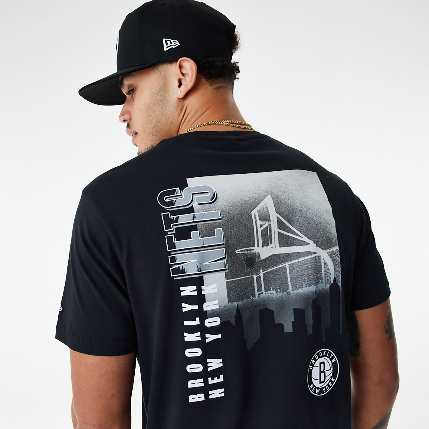 Brooklyn Nets Skyline Graphic Black T-Shirt