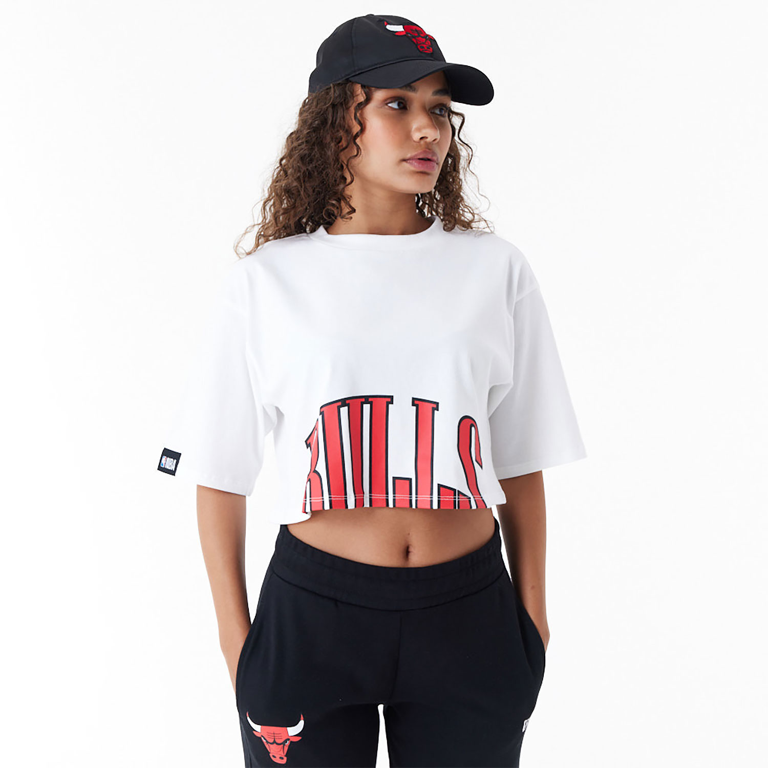 Chicago Bulls Womens NBA Team Wordmark White Crop T-Shirt