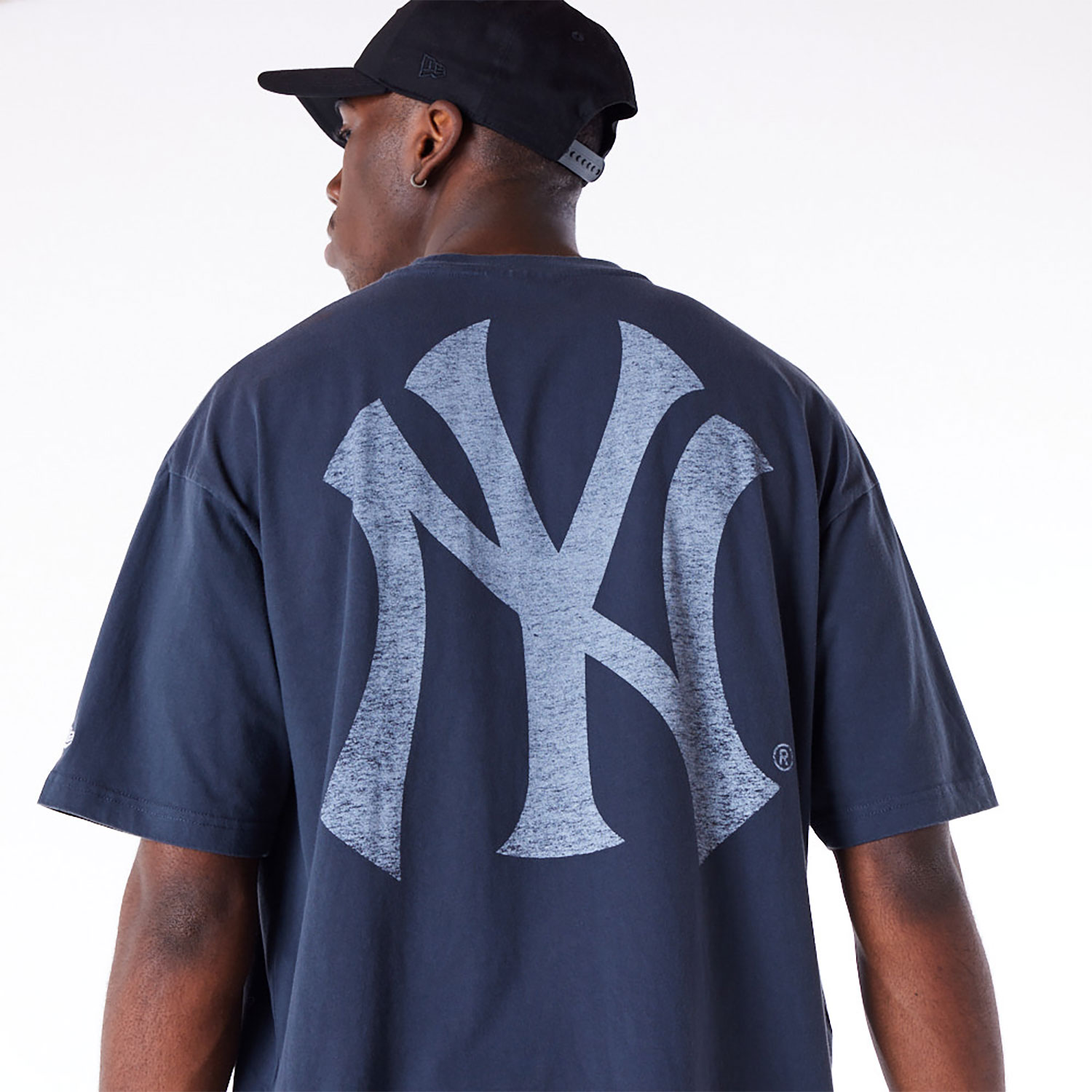 New York Yankees Oversized Logo Essential Black T-Shirt