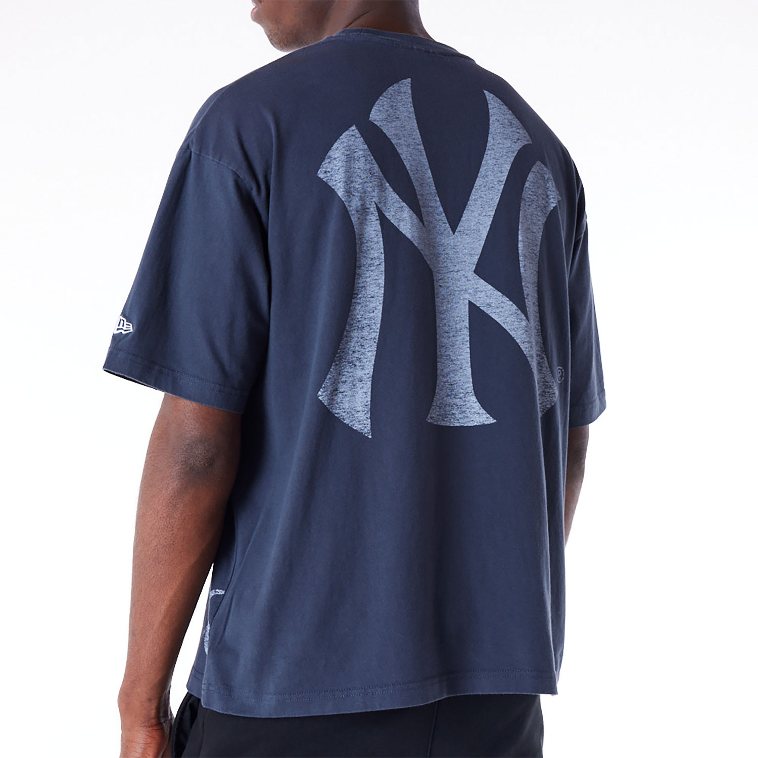 New York Yankees Oversized Logo Essential Black T-Shirt