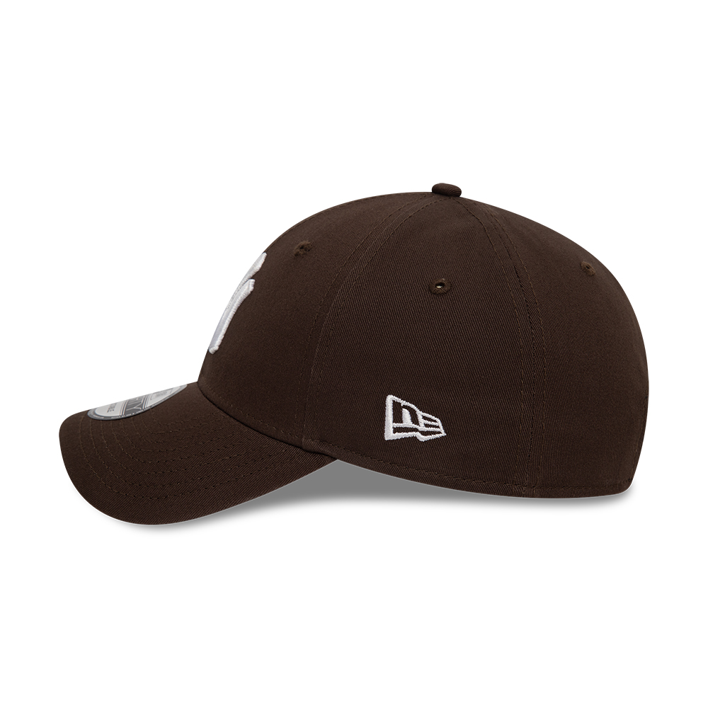 New York Yankees League Essential Dark Brown 9FORTY Adjustable Cap