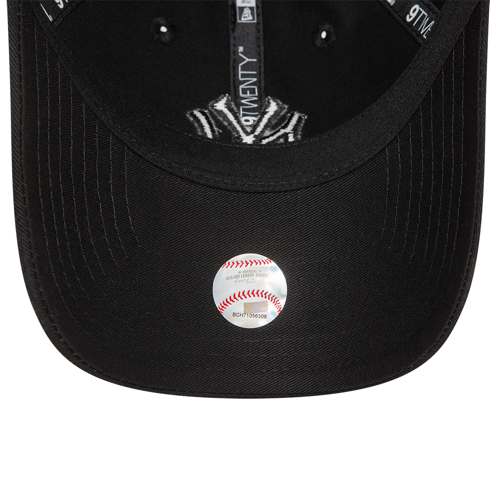 New York Yankees League Essential Black 9TWENTY Adjustable Cap