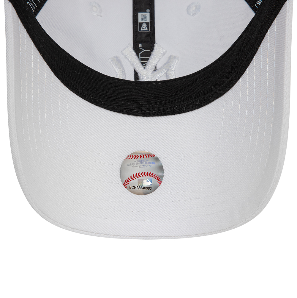 New York Yankees League Essential White 9TWENTY Adjustable Cap